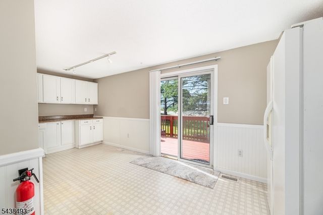 2 Liberty Ln, Franklin Boro, NJ 07416