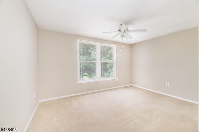 2 Liberty Ln, Franklin Boro, NJ 07416