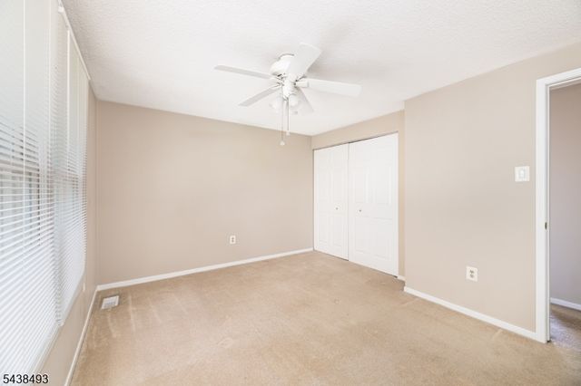 2 Liberty Ln, Franklin Boro, NJ 07416