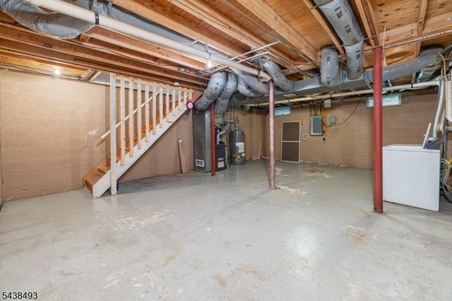 2 Liberty Ln, Franklin Boro, NJ 07416