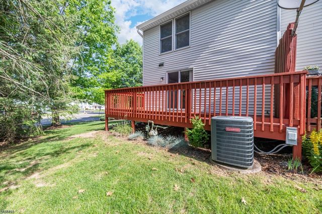 2 Liberty Ln, Franklin Boro, NJ 07416