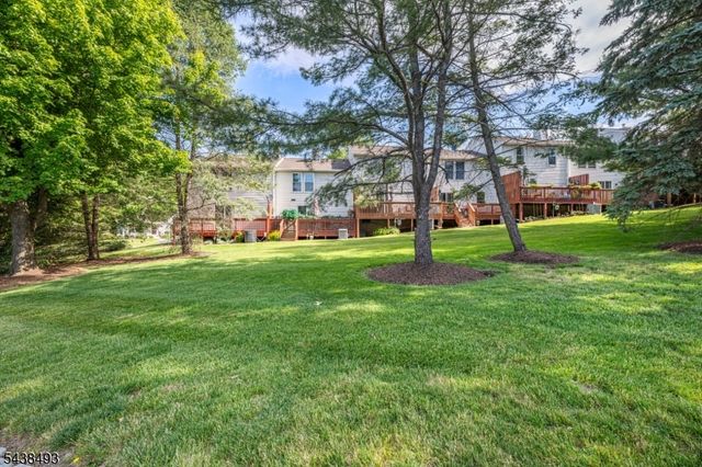 2 Liberty Ln, Franklin Boro, NJ 07416