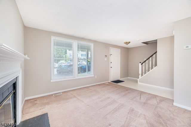 2 Liberty Ln, Franklin Boro, NJ 07416