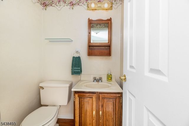2 Liberty Ln, Franklin Boro, NJ 07416