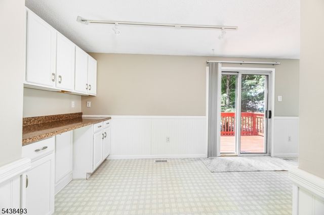 2 Liberty Ln, Franklin Boro, NJ 07416