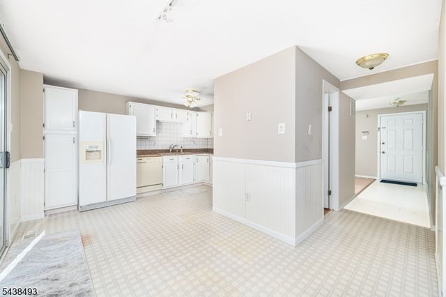 2 Liberty Ln, Franklin Boro, NJ 07416