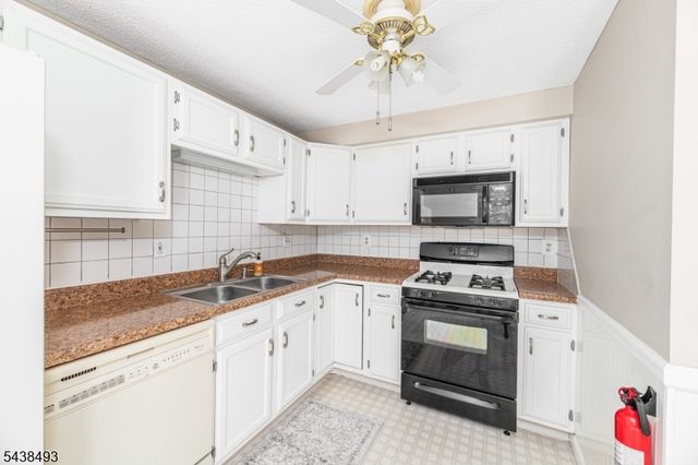 2 Liberty Ln, Franklin Boro, NJ 07416