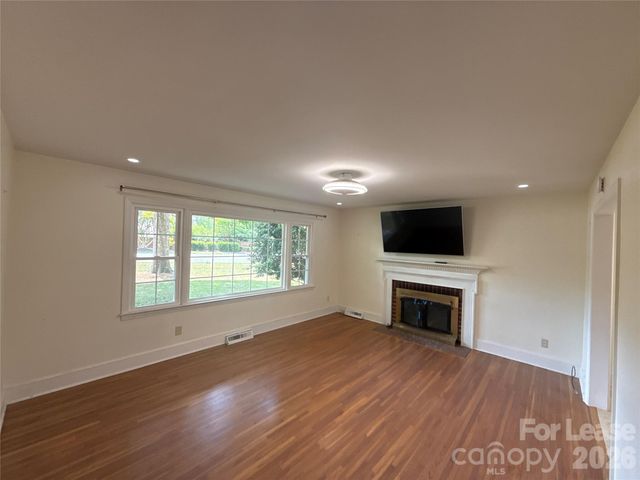 3927 Sharon View Road, Charlotte, NC 28226