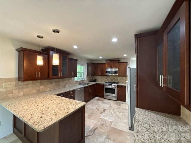 3927 Sharon View Road, Charlotte, NC 28226