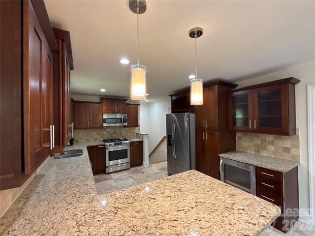 3927 Sharon View Road, Charlotte, NC 28226