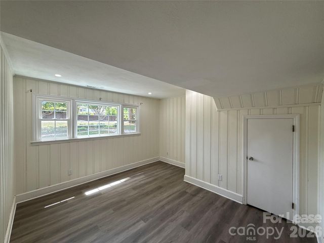 3927 Sharon View Road, Charlotte, NC 28226