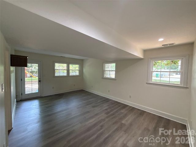 3927 Sharon View Road, Charlotte, NC 28226