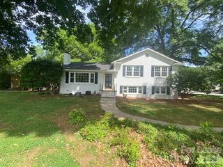 3927 Sharon View Road, Charlotte, NC 28226