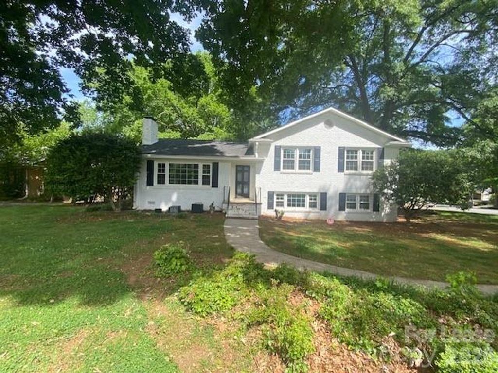3927 Sharon View Road, Charlotte, NC 28226