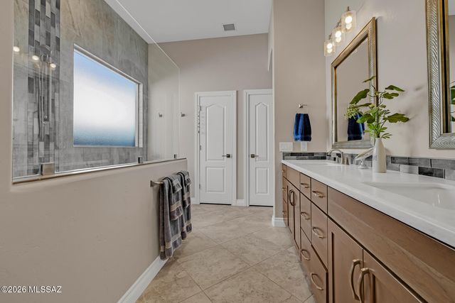 13876 N Silvercreek Place, Oro Valley, AZ 85755