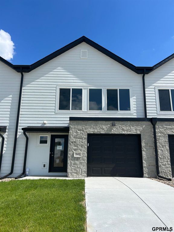 541 W Corsac Road, Lincoln, NE 68523