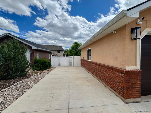 3310 HAYFORD AVE, Laramie, WY 82072