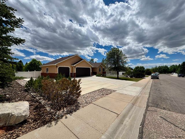 3310 HAYFORD AVE, Laramie, WY 82072