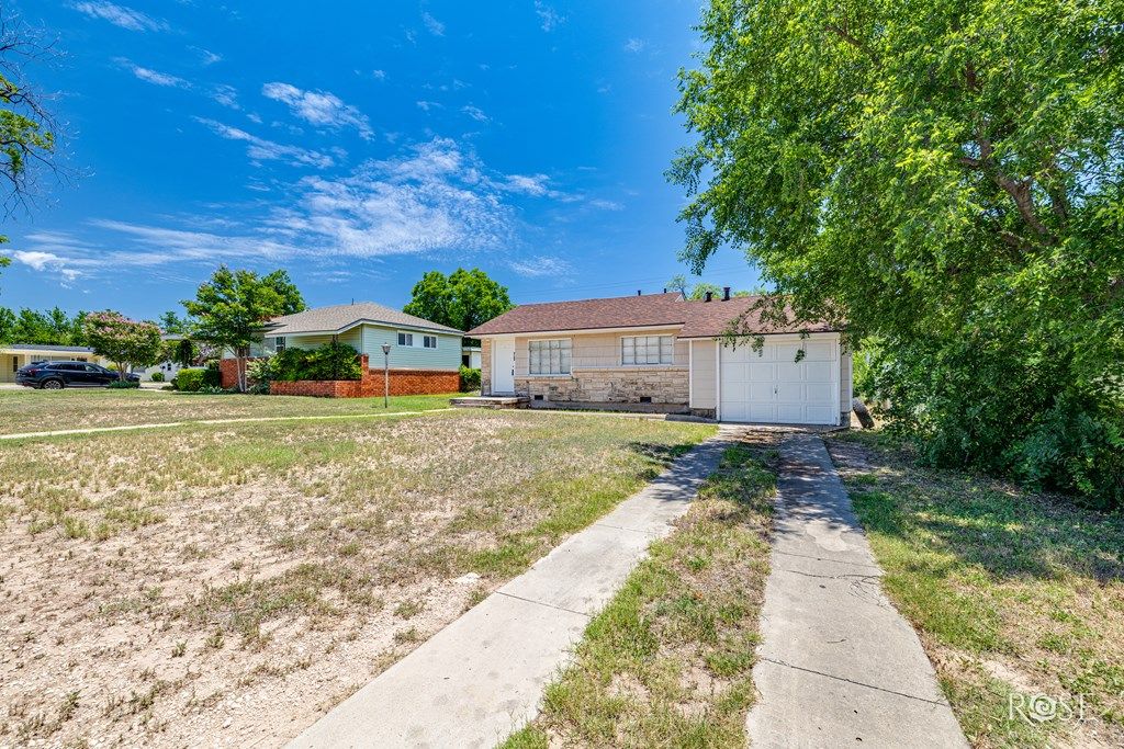 Image 23 of property listing at 2105 Coleman St, San Angelo, TX 76901