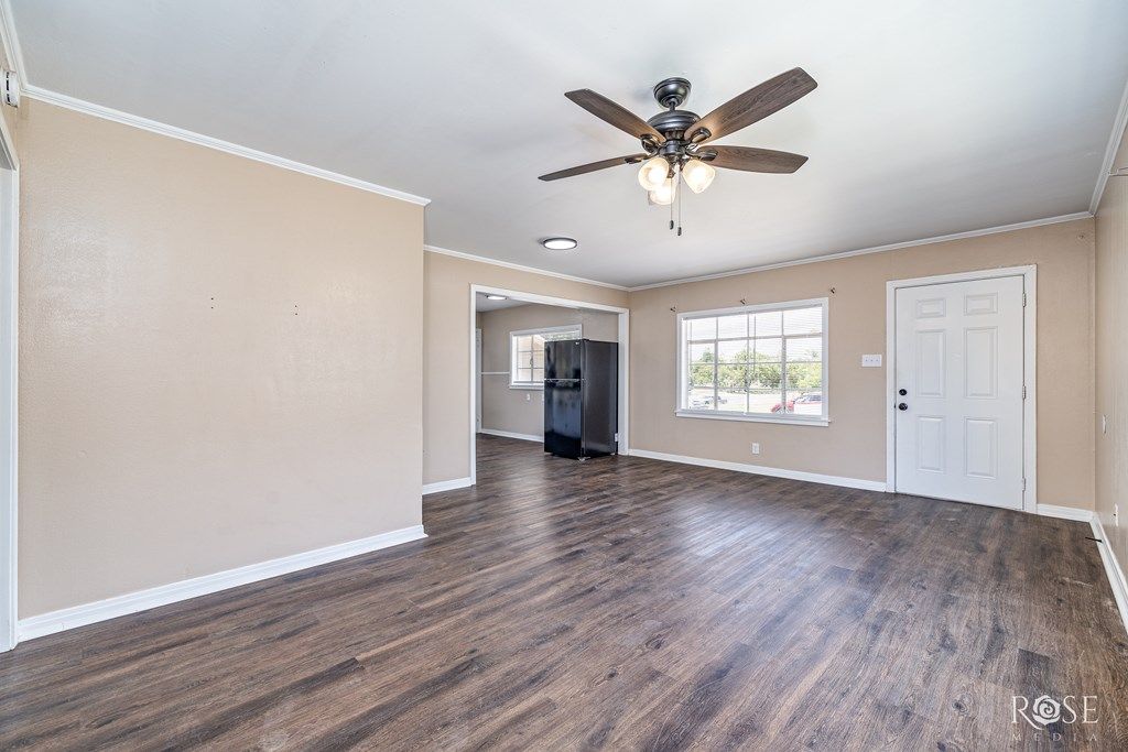 Image 4 of property listing at 2105 Coleman St, San Angelo, TX 76901