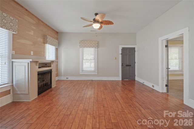 826 Davie Avenue, Statesville, NC 28677