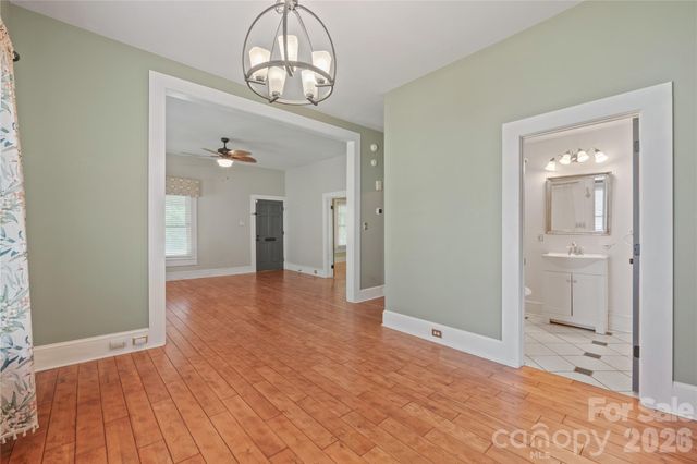 826 Davie Avenue, Statesville, NC 28677