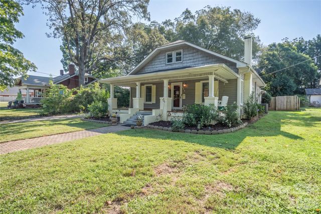 826 Davie Avenue, Statesville, NC 28677