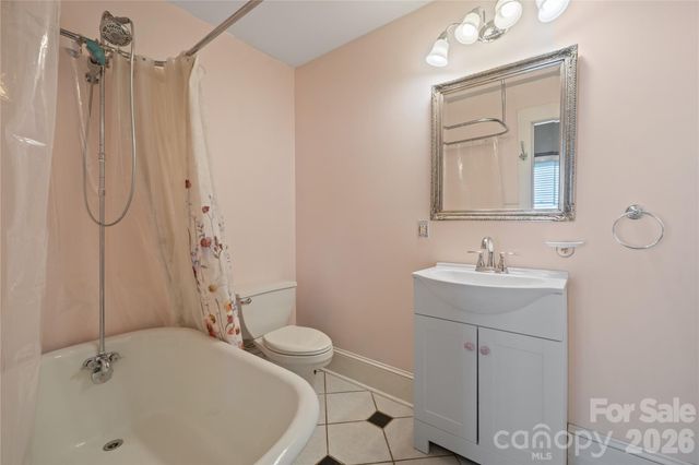 826 Davie Avenue, Statesville, NC 28677