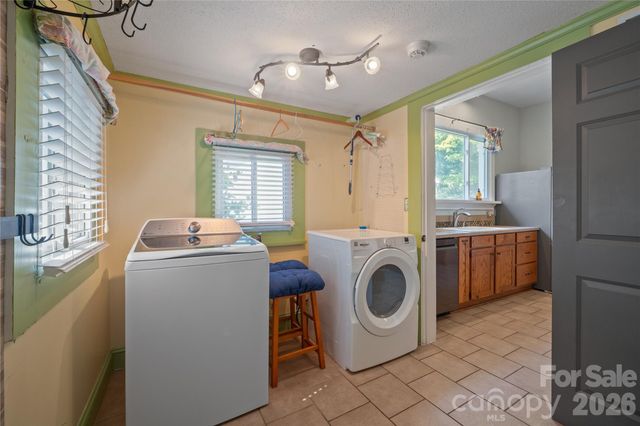 826 Davie Avenue, Statesville, NC 28677