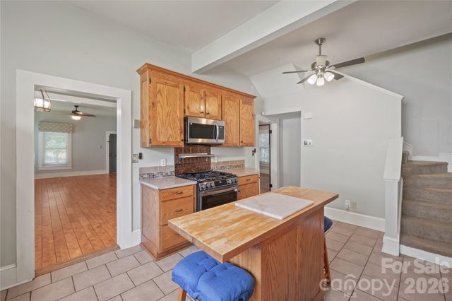826 Davie Avenue, Statesville, NC 28677