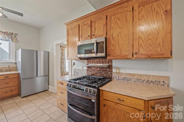 826 Davie Avenue, Statesville, NC 28677