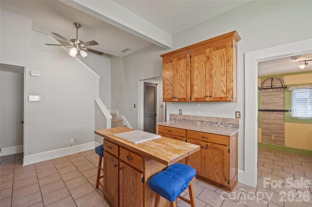 826 Davie Avenue, Statesville, NC 28677