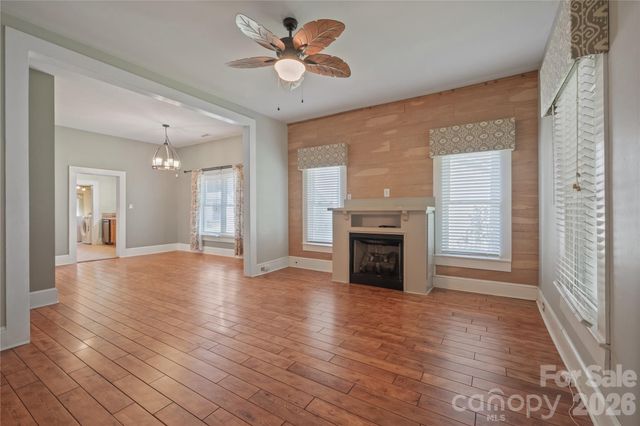 826 Davie Avenue, Statesville, NC 28677