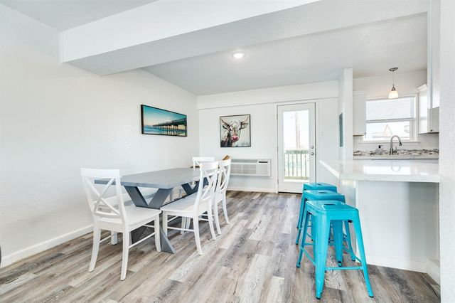 101 Pelican Place 7, Surfside Beach, TX 77541
