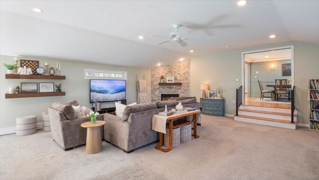 4 Wallace Drive, Merrimack, NH 03054