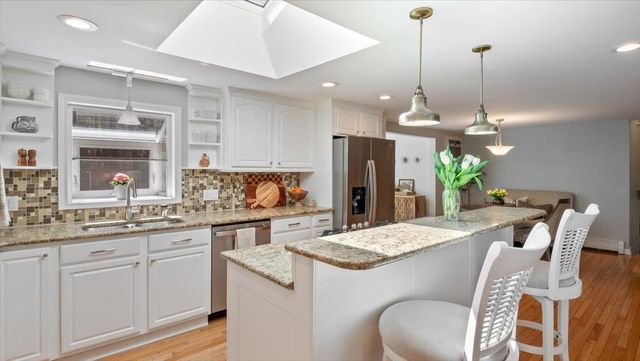 4 Wallace Drive, Merrimack, NH 03054