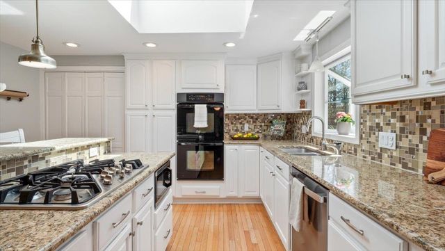 4 Wallace Drive, Merrimack, NH 03054