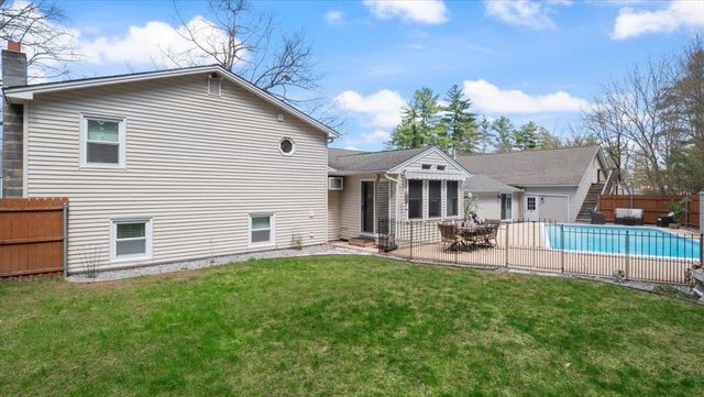 4 Wallace Drive, Merrimack, NH 03054