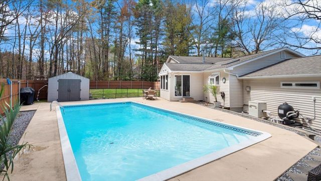 4 Wallace Drive, Merrimack, NH 03054