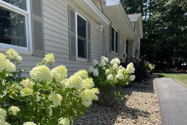 4 Wallace Drive, Merrimack, NH 03054