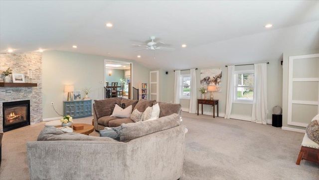 4 Wallace Drive, Merrimack, NH 03054