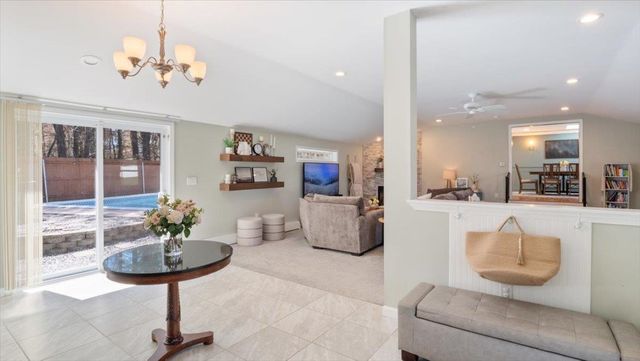 4 Wallace Drive, Merrimack, NH 03054