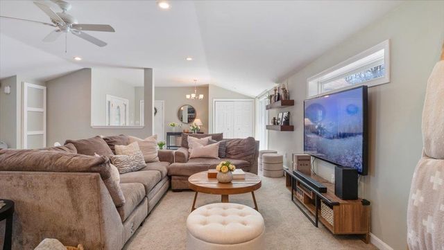 4 Wallace Drive, Merrimack, NH 03054