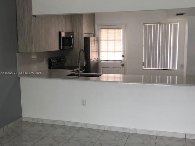 1201 NE 191st St G411, Miami, FL 33179