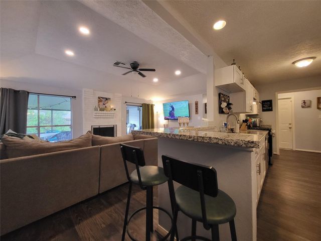 9406 Walnut Glen Drive, Houston, TX 77064