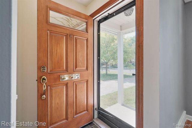 21135 Littlestone Road, Harper Woods, MI 48225