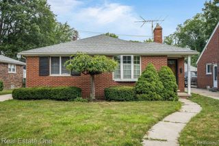 21135 Littlestone Road, Harper Woods, MI 48225