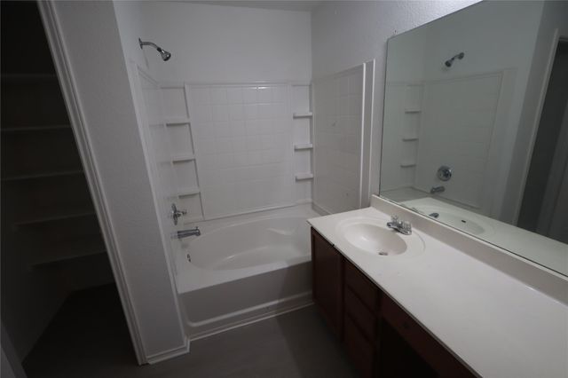 5320 Mathra DR, Del Valle, TX 78617