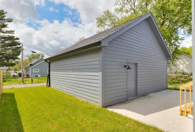 417 E Granger Avenue, Des Moines, IA 50315