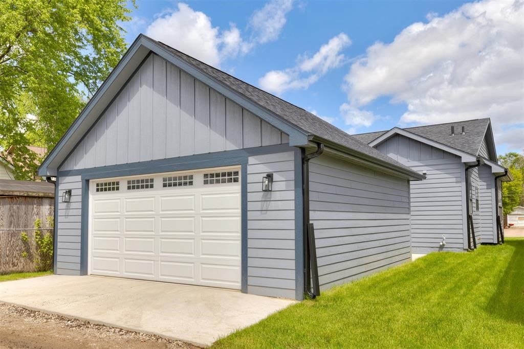 417 E Granger Avenue, Des Moines, IA 50315